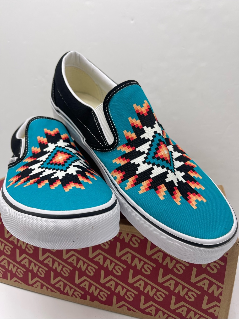 Vans Men’s Classic Slip-On Desert Vibes Teal Blue/True White
Sneakers Aztec - Picture 6 of 16